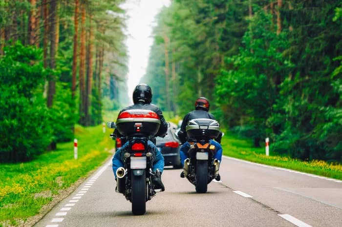 Najpiękniejsze trasy motocyklowe w Wielkopolsce – odkryj atrakcje i widoki