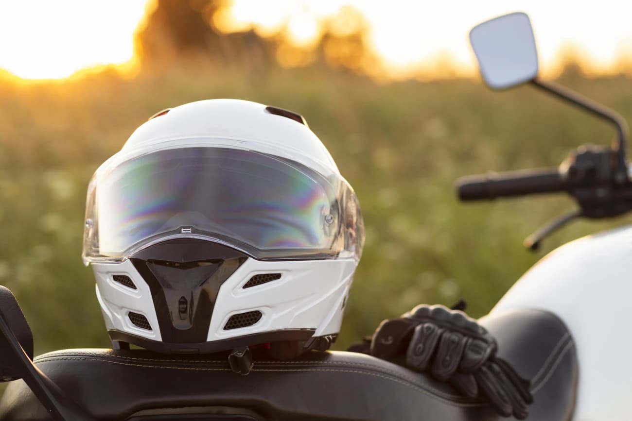 Kask otwarty czy zamknięty? Oto plusy i minusy obu rozwiązań
