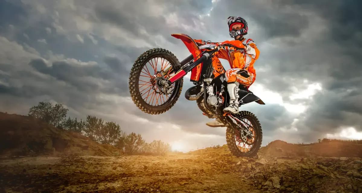 Prawo jazdy na crossa - poznaj wymagania i warunki jazdy bez uprawnień