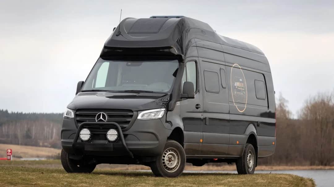 Mercedes-Benz Sprinter 4x4: Niezawodny wybór do transportu w trudnych warunkach