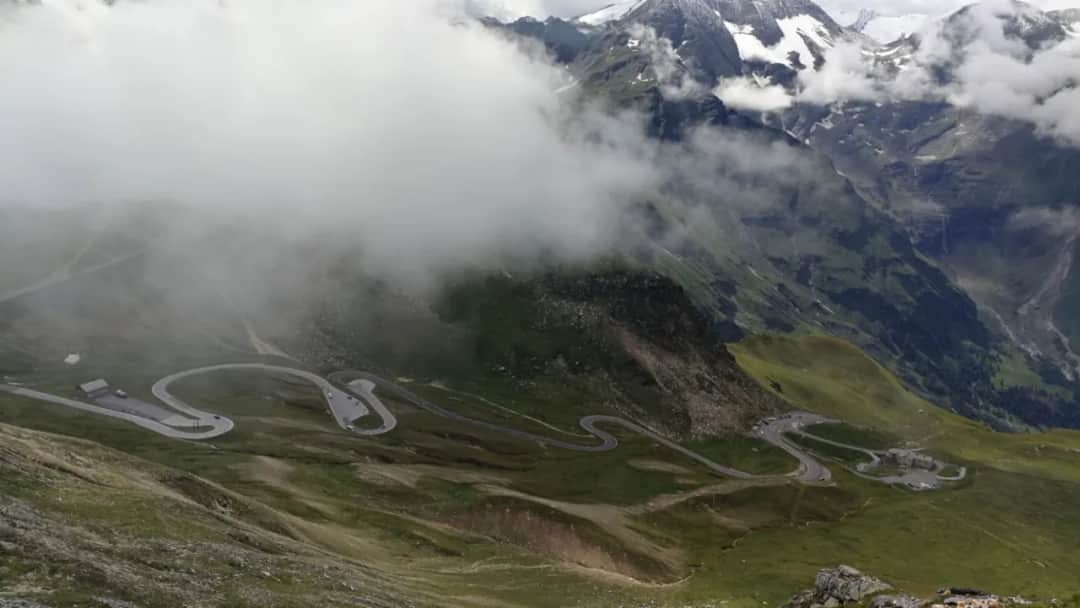 Trasy motocyklowe w Austrii: odkryj najpiękniejsze i trudne szlaki