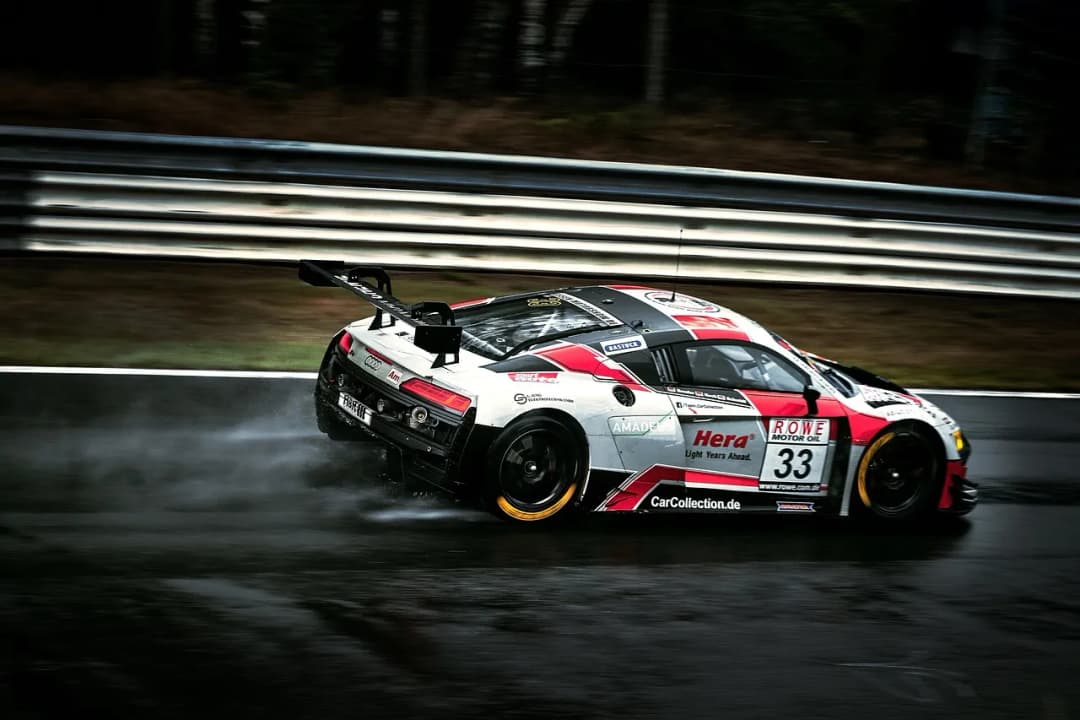 Co mają wspólnego rajdy, sporty motorowe i gry online?