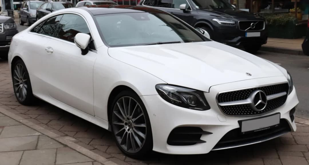 Mercedes E Klasa Coupe – co warto wiedzieć przed zakupem luksusowego auta?