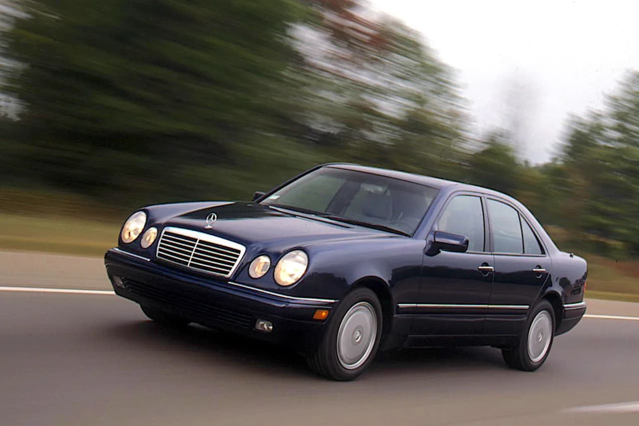Mercedes-Benz E 320: wszystkie kluczowe dane techniczne i osiągi pojazdu