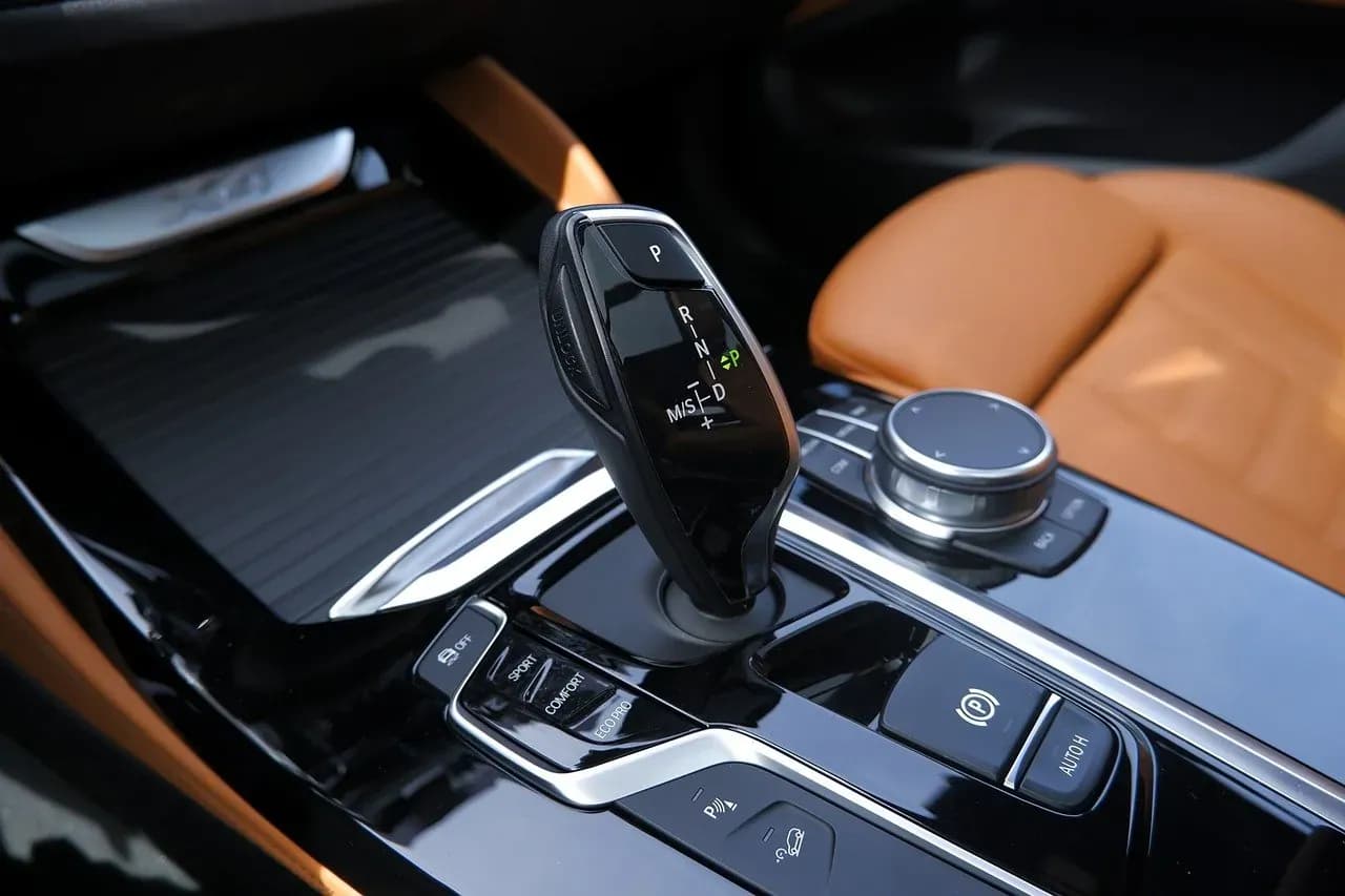 Czy zdając prawo jazdy na automacie można jeździć manualem? Odpowiedź!