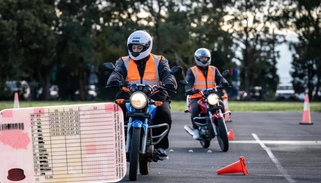 Ile kosztuje prawo jazdy na motor 125? Szczegóły i ukryte wydatki