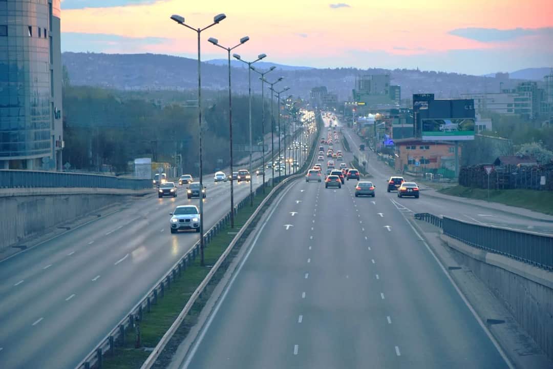 Typy dróg w Polsce: Różnice między jednojezdnymi a dwujezdnymi