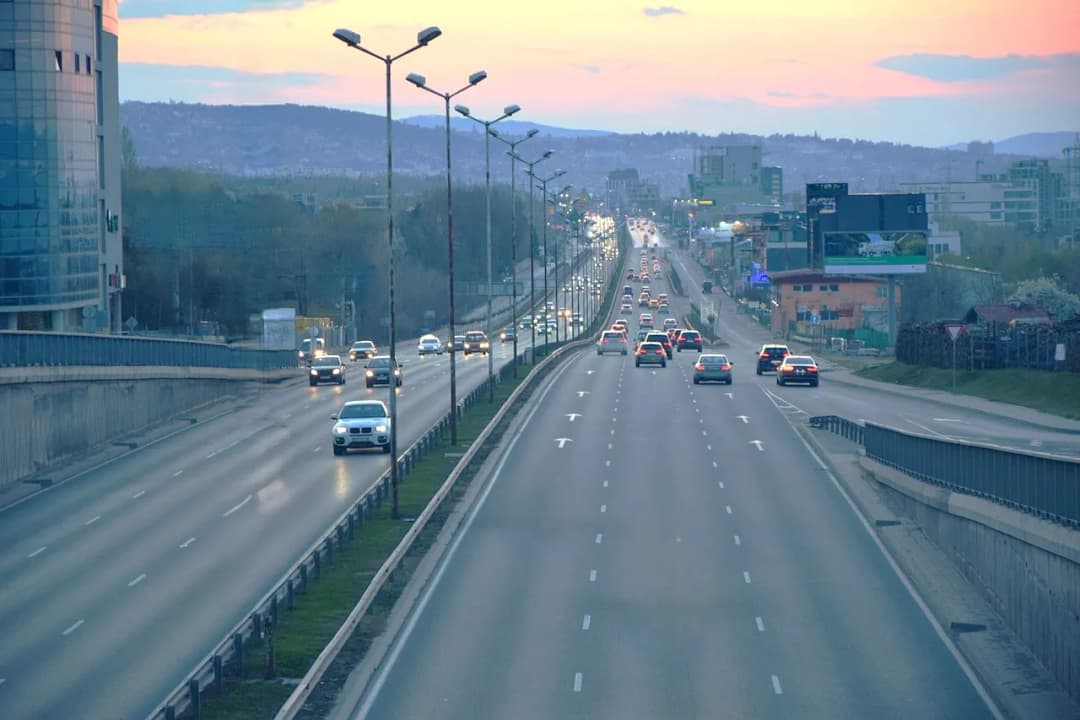 Typy dróg w Polsce: Różnice między jednojezdnymi a dwujezdnymi