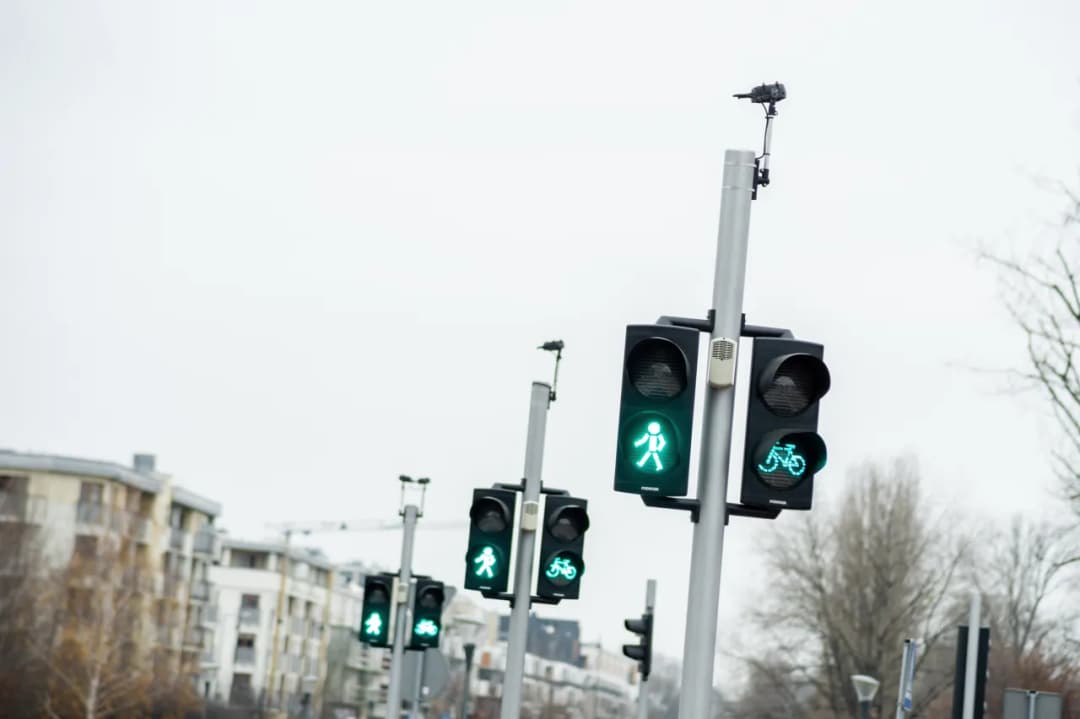 Światła dla pieszych: Jak działają i zwiększają bezpieczeństwo