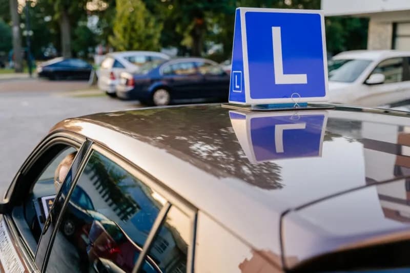 Czy można zdać prawo jazdy przed 18? Oto wszystko, co musisz wiedzieć