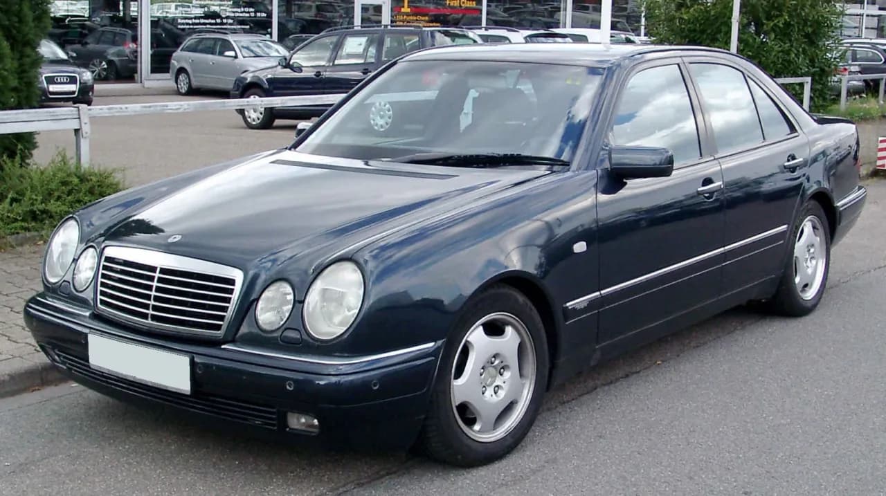 Mercedes E-Class W210: historia, osiągi i luksusowy komfort jazdy