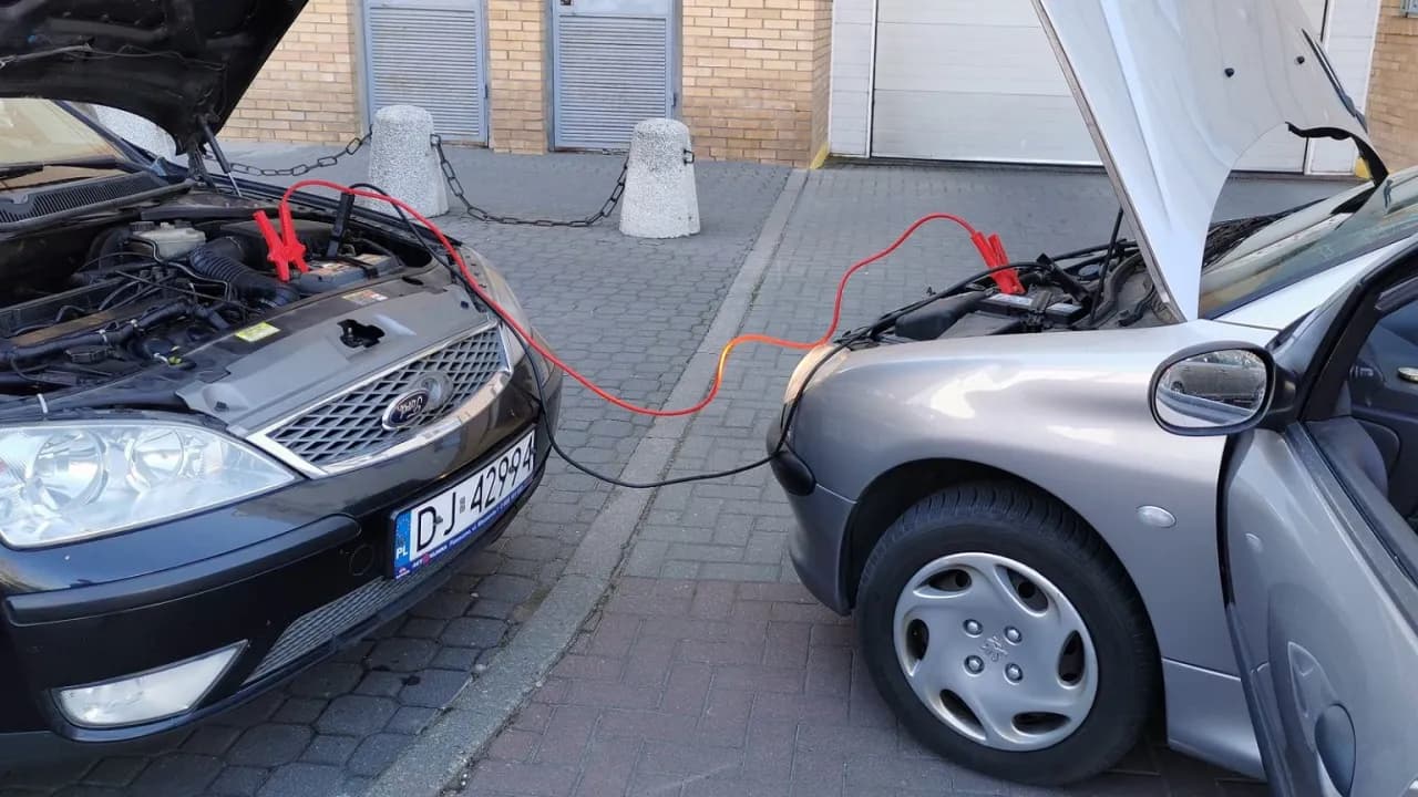Jak odpalić samochód z kabli i uniknąć kosztownych problemów