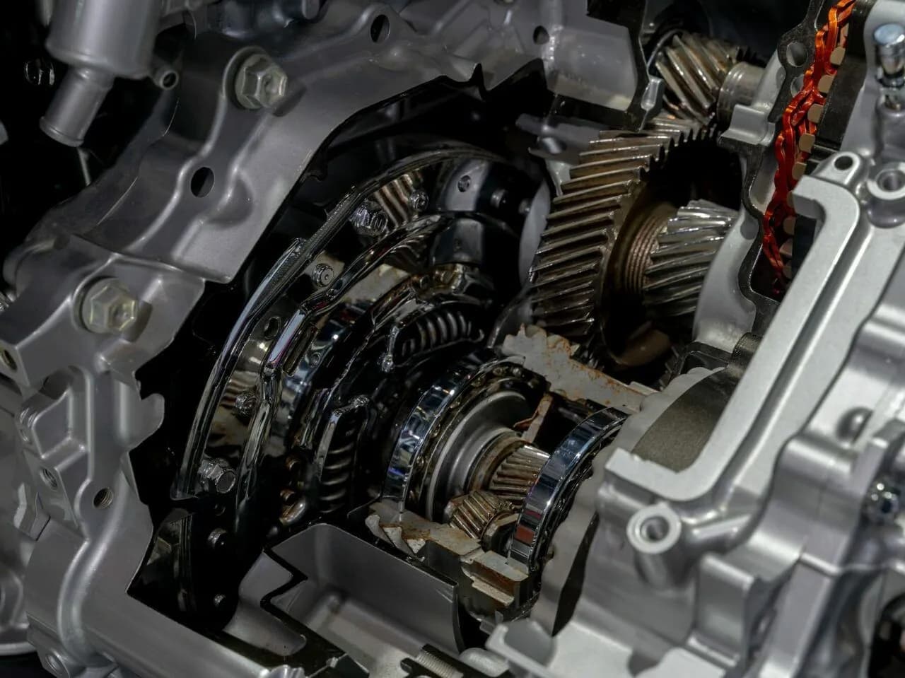 Najważniejsze objawy zepsutej pompy wody w samochodzie, które musisz znać