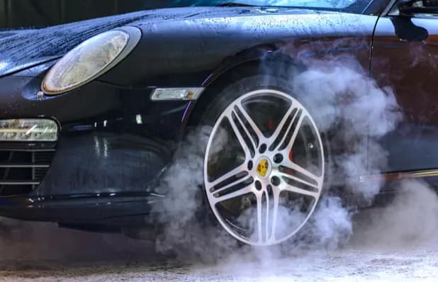 Gry o tematyce samochodowej – adrenalina dla fanów czterech kółek