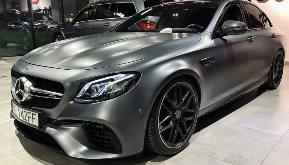 Mercedes-Benz E63 AMG: niezrównane osiągi, luksus i nowoczesna technologia