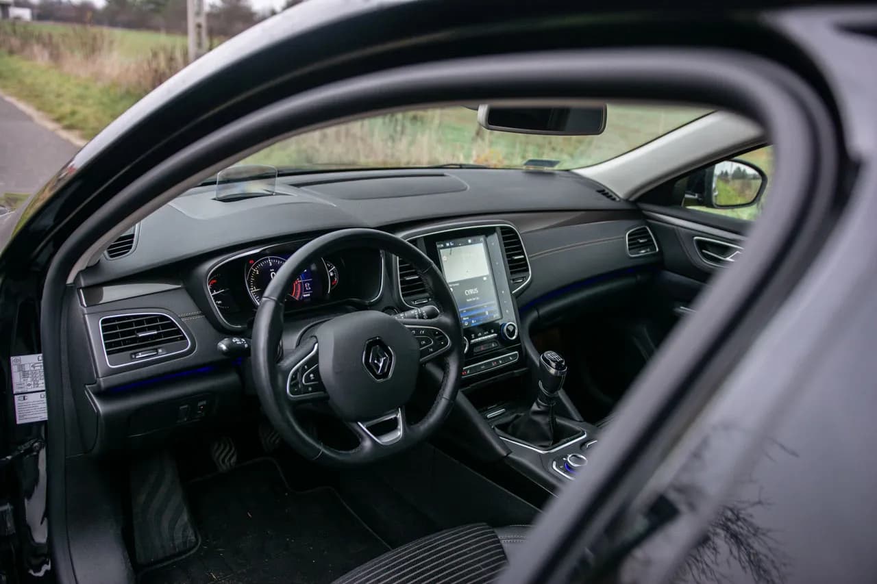 Talisman Renault – Wnętrze, opinie i kluczowe cechy modelu Talisman