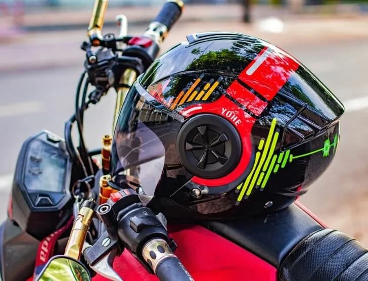 Obowiązkowe wyposażenie motocykla – co zawiera?