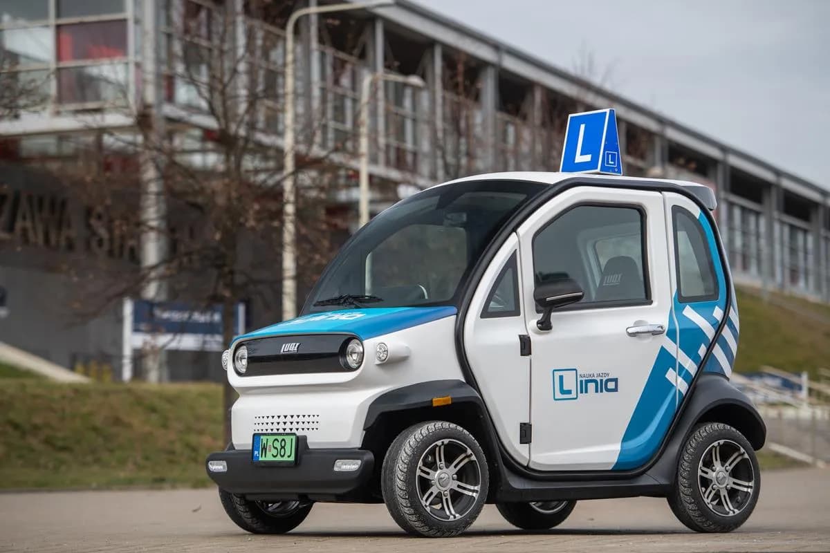 Test prawo jazdy AM: Jak zdać egzamin na motorower w 2025?