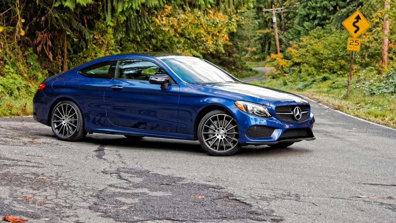 Mercedes-Benz C300 Coupe – luksus, osiągi i komfort w jednym modelu