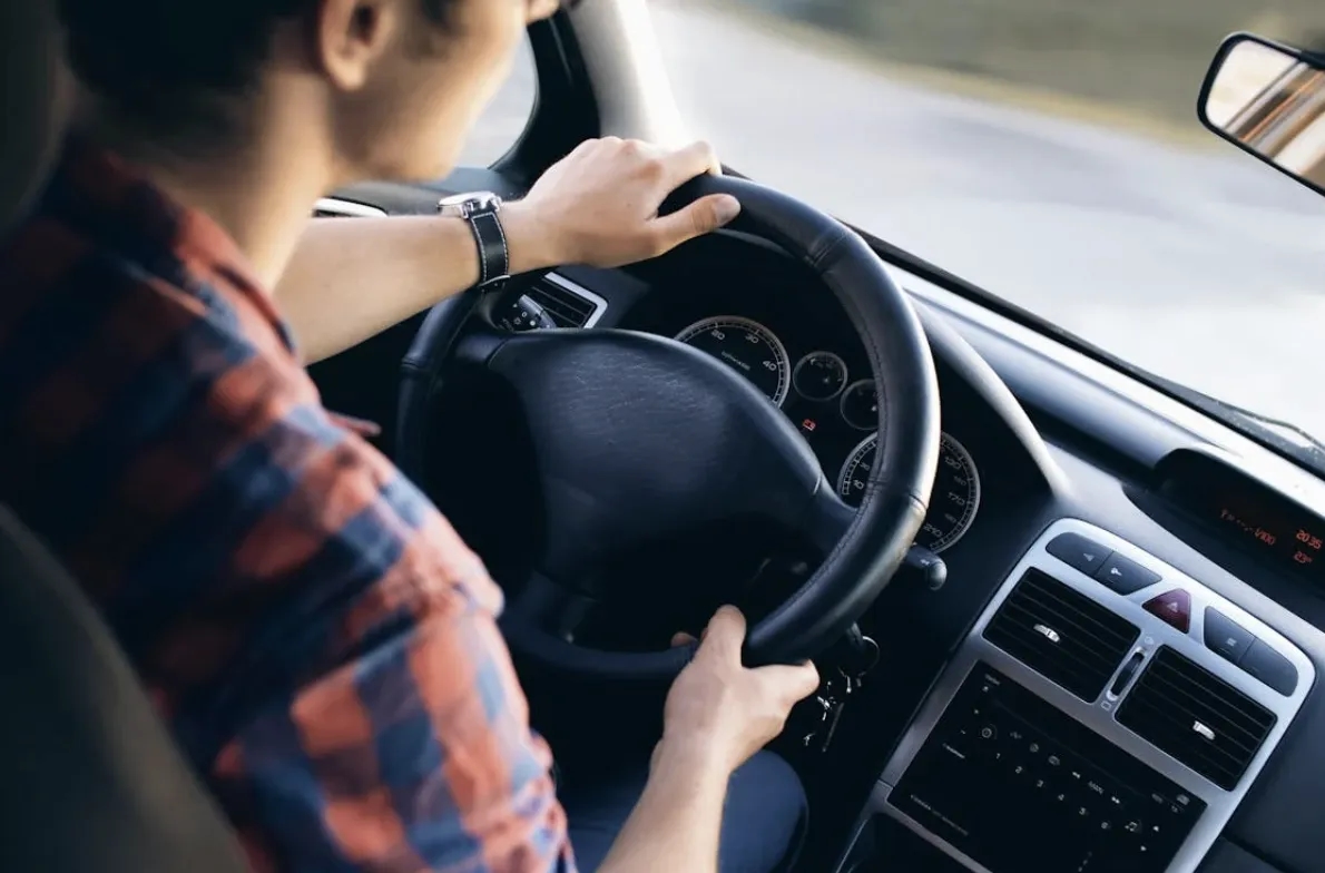 Rola symulatorów i mechanizmów gier w nauczaniu bezpiecznej jazdy