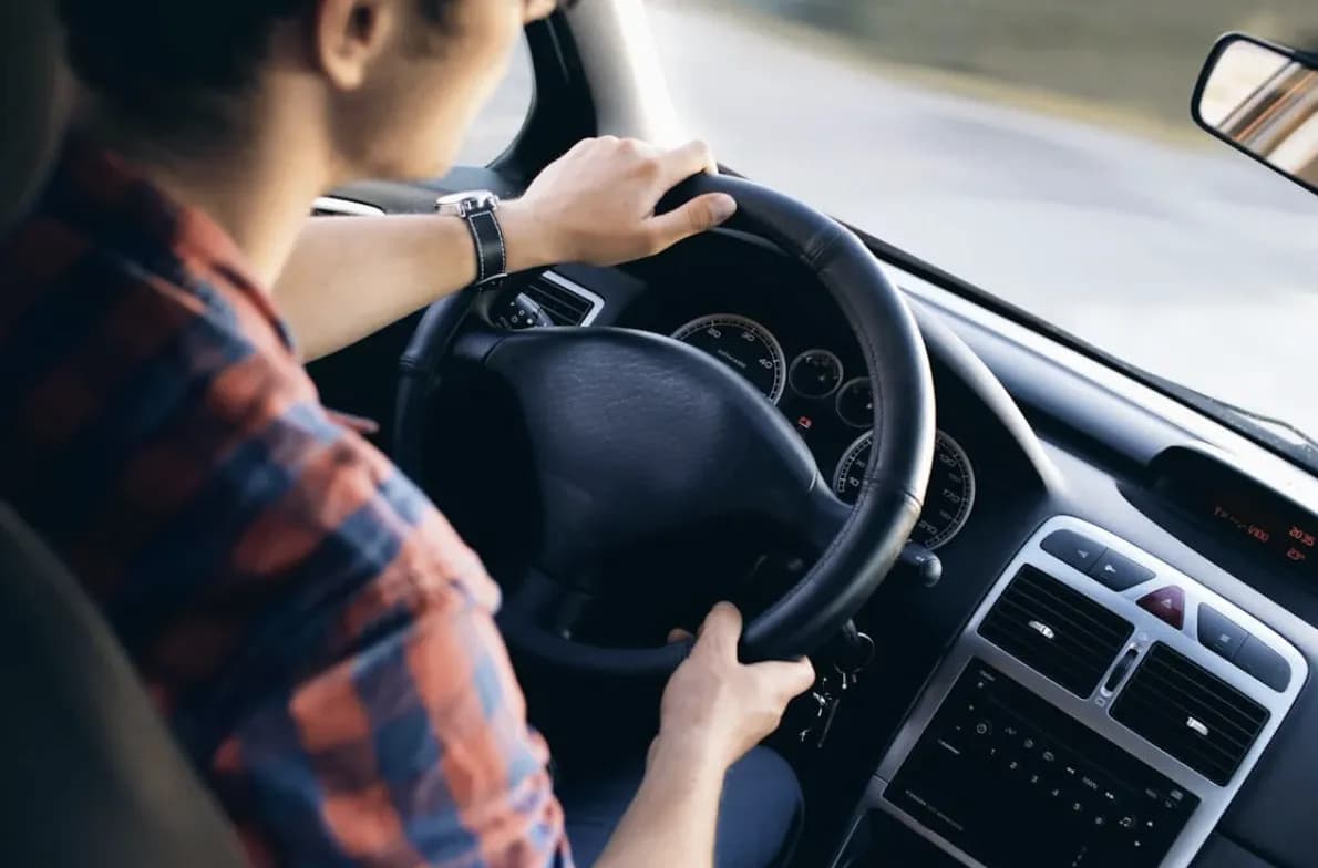 Rola symulatorów i mechanizmów gier w nauczaniu bezpiecznej jazdy