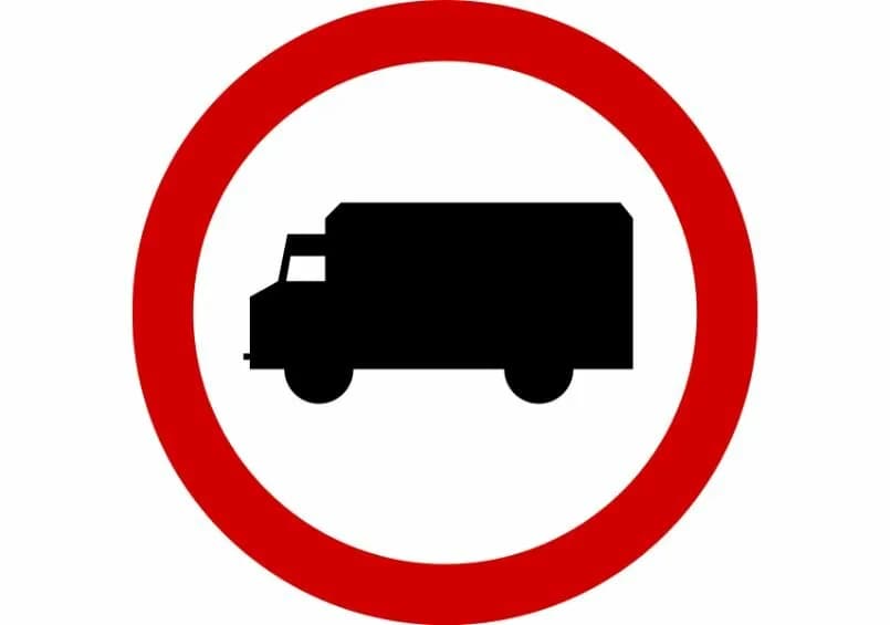 Znaki zakazu dla ciężarówek: co kierowca musi wiedzieć?
