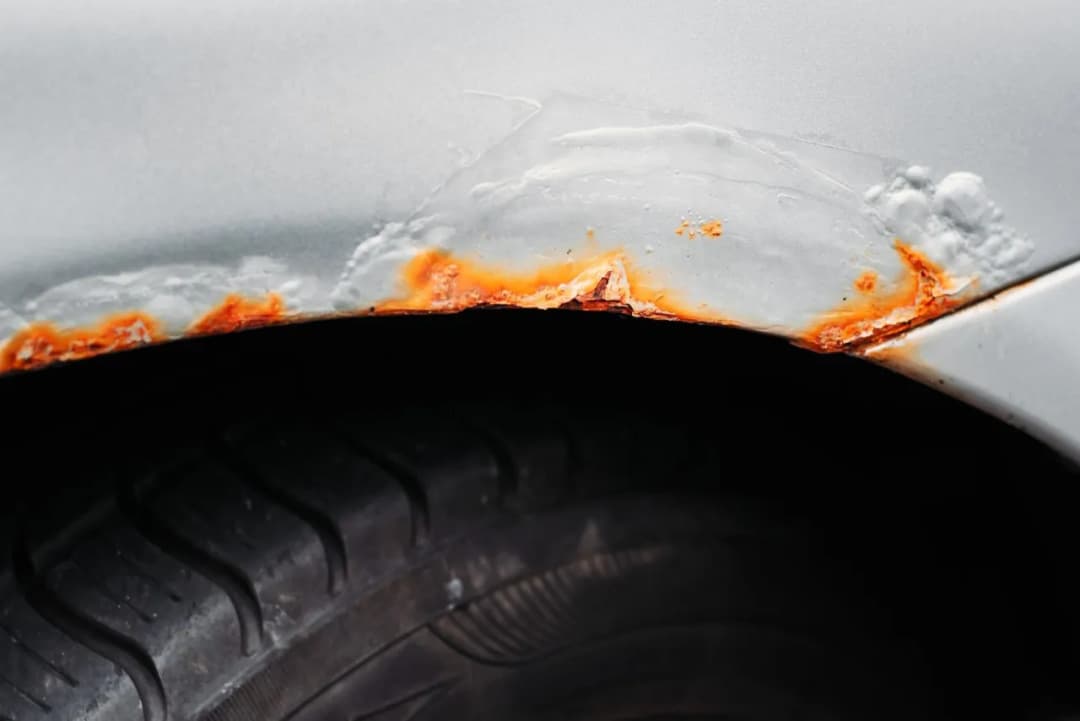 Jaka farba na rdze w samochodzie zapewni najlepszą ochronę przed korozją?