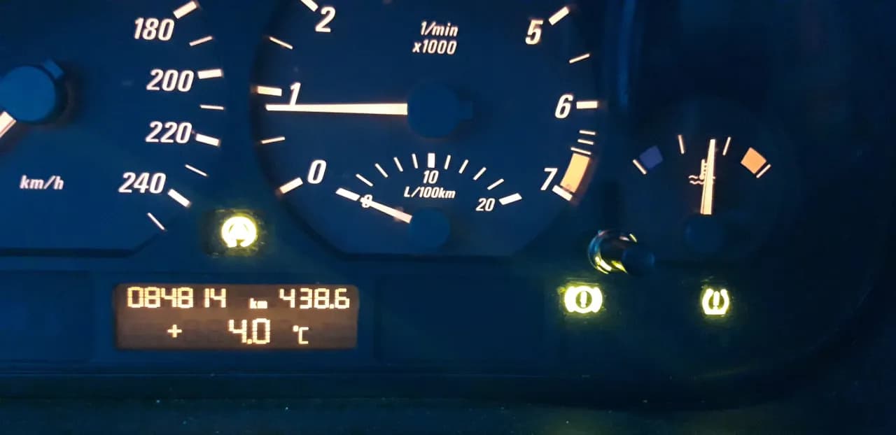 Kontrolka BMW E46: Jak rozpoznać problemy i co z nimi zrobić?